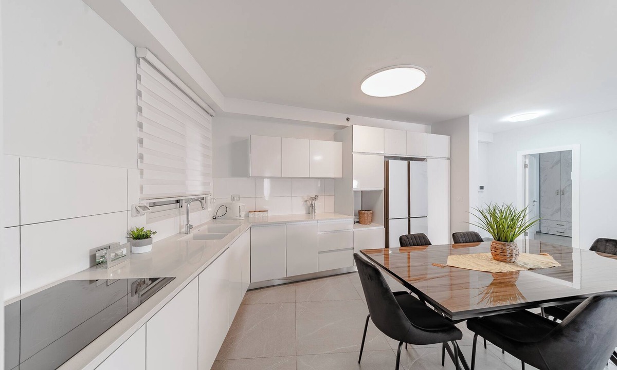 Ashkelon House | Beach vicinity, shopping G-level, parking. Near playground. Shabbat elevator