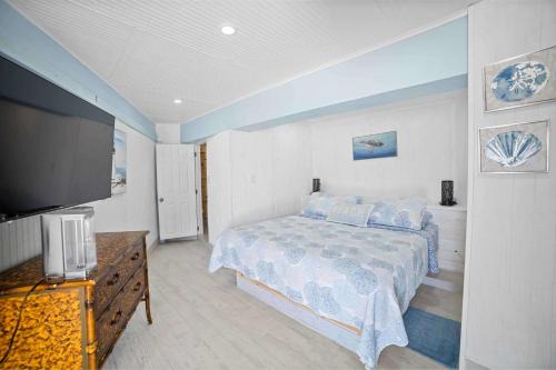 Long Beach Estates Apartment | Beach View Room at Barnacle Resort