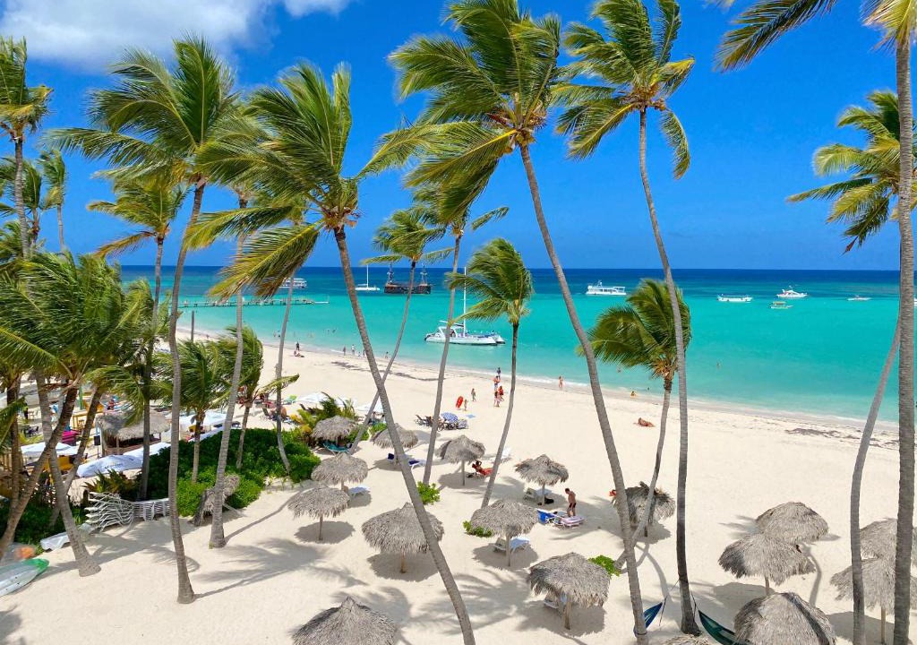 Bavaro Villa | BEACH VILLA 6ppl STEPS TO SAND almost beachfront WIFI BBQ