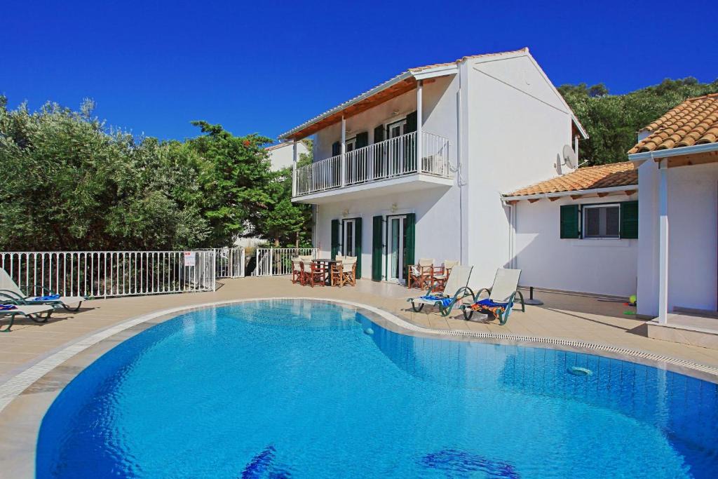 Apraos Villa | Beach Villa Oneiro