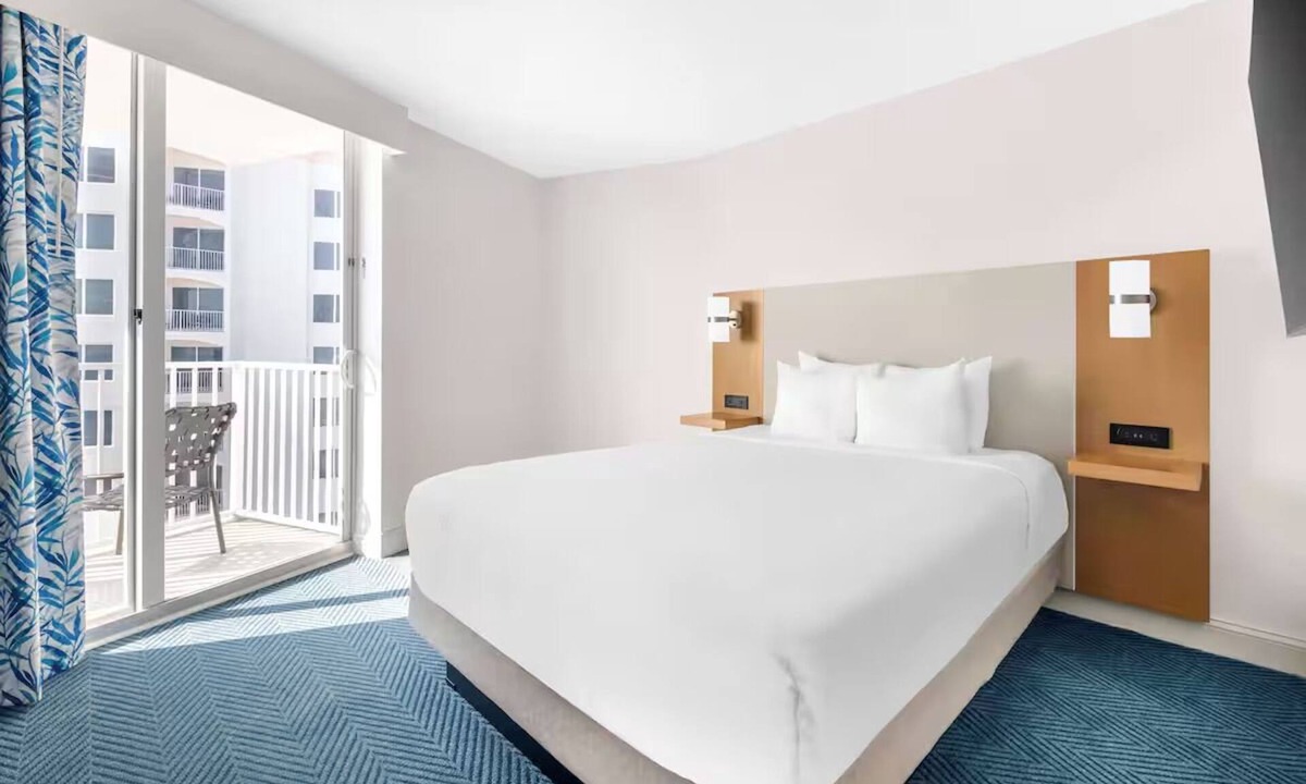 Seminole Park Hotel | Beach Walk Suite w/Pools, Hot Tub & Sunrise Ocean Views for Family Fun