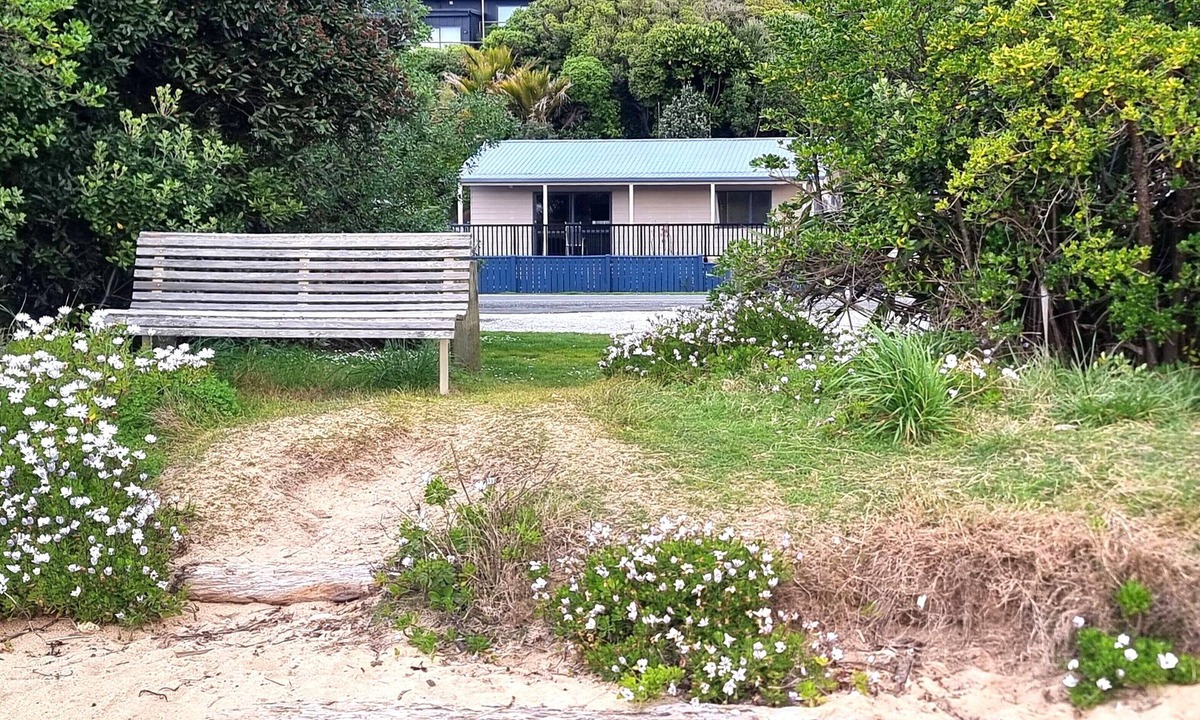 Tata Beach House | Beachaven - REAR Cottage with Free Kayaks and unlimited Wifi.