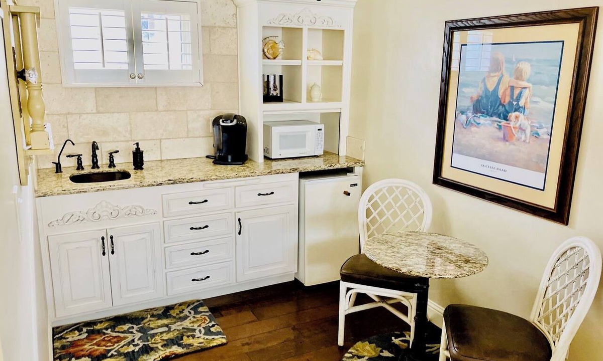 Downtown Hotel | Beachcomber Inn