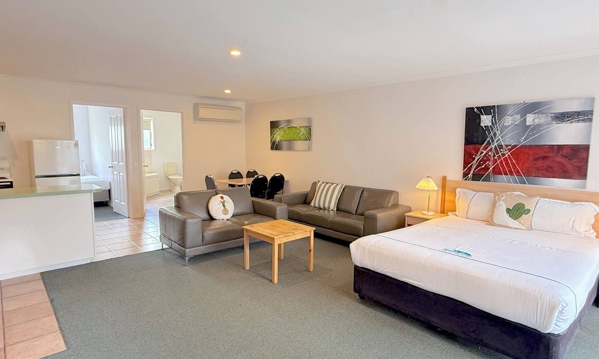 Apollo Bay Hotel | Beachcomber Motel and Apartments Apollo Bay