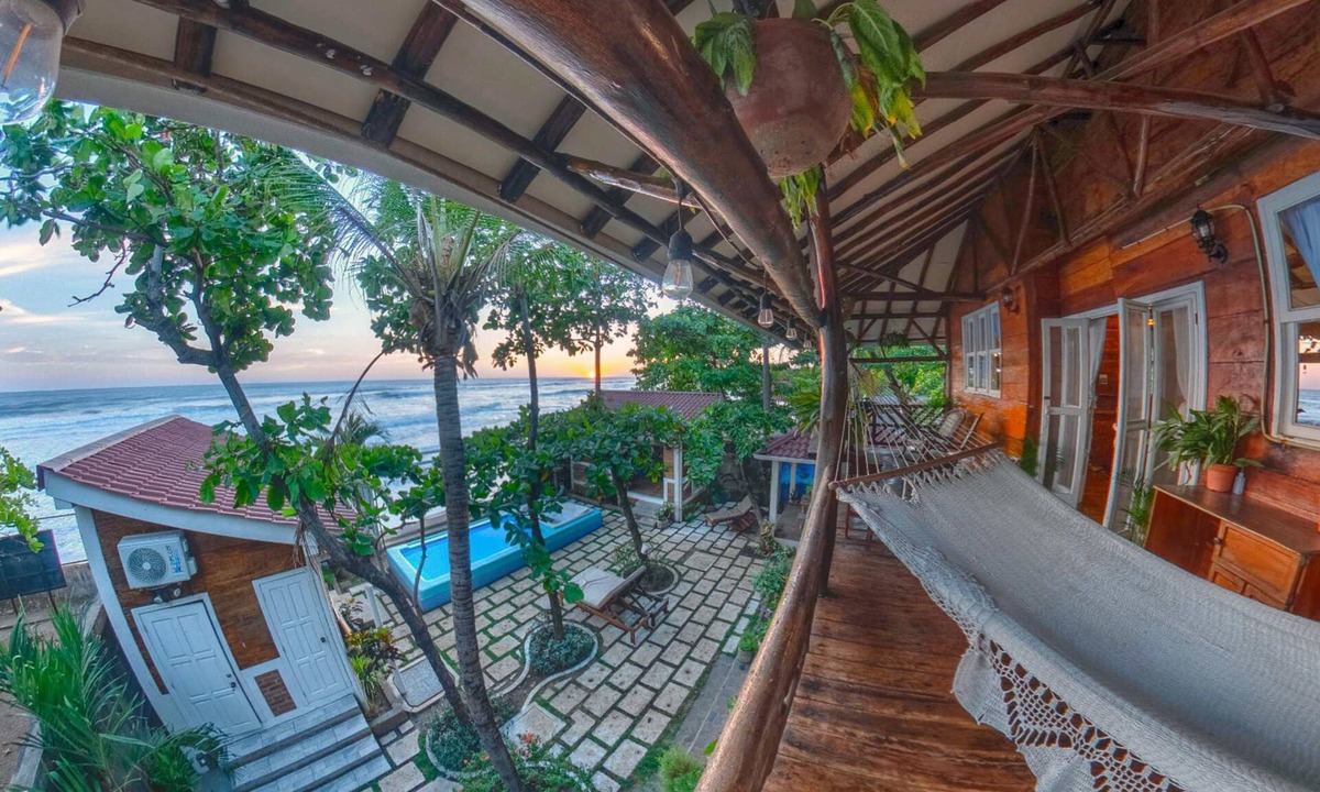 Pochomil House | Beachfront 1-of-a-kind House w AC Pool Wifi ATV