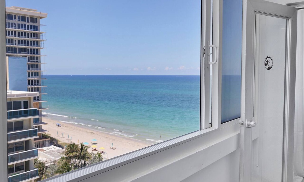 Galt Mile Condo | Beachfront 2-bedroom condo directly on the beach -last minute special rates