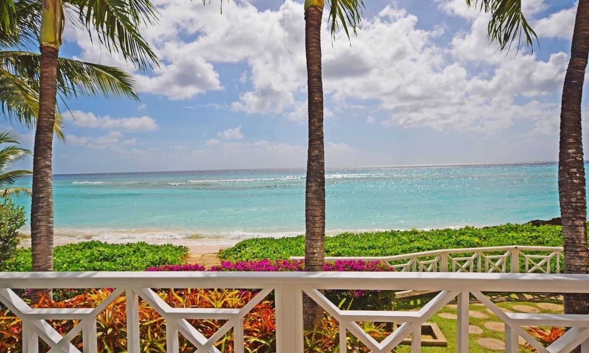 Saint Lawrence Apartment | Beachfront 2-Bed Condo with Plunge Pool - Indramer 1