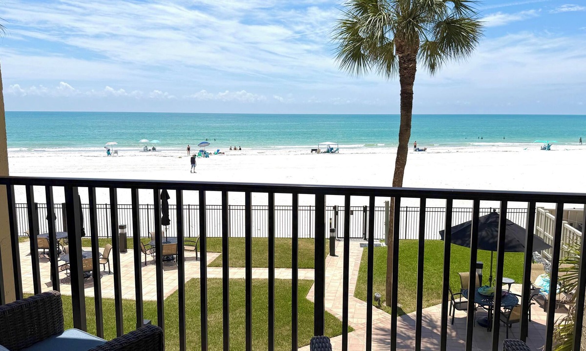 Redington Shores Condo | Beachfront 2BR Condo. Ocean view. Quiet Small Building. No Crowds. Heated Pool.