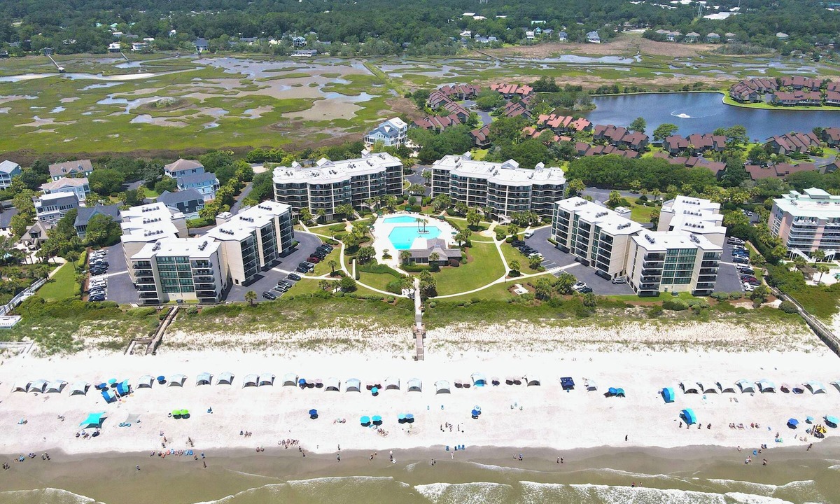 Litchfield by the Sea Condo | Beachfront 3-bedroom condo with pool access in Pawleys Island gated community