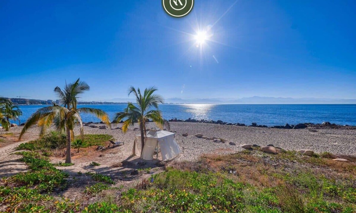 La Cruz de Huanacaxtle Apartment | Beachfront 3 BR Condo - Pool - Beachclub - Gym