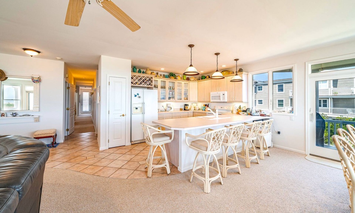 Gold Coast House | Beachfront 4BR 4BATH Condo with Panoramic Ocean View Deck