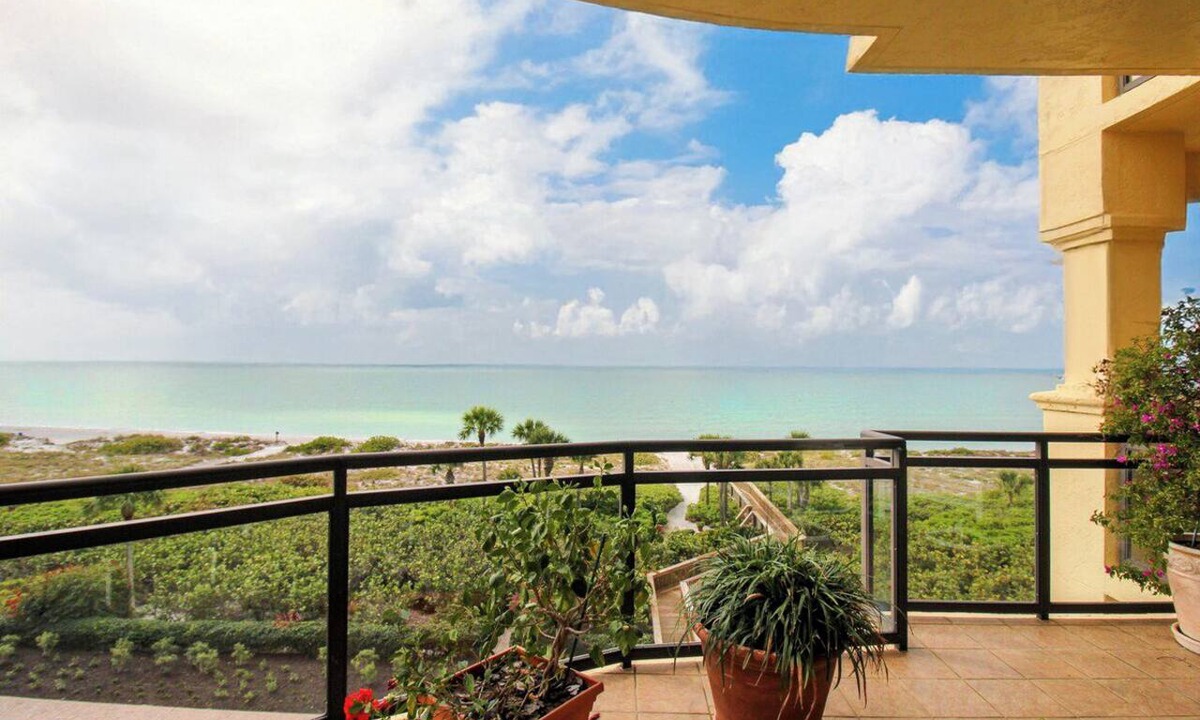 Longboat Key Condo | Beachfront 4th floor 4BR Longboat Key Condo With Stunning Gulf Views Paradise Sur Mer