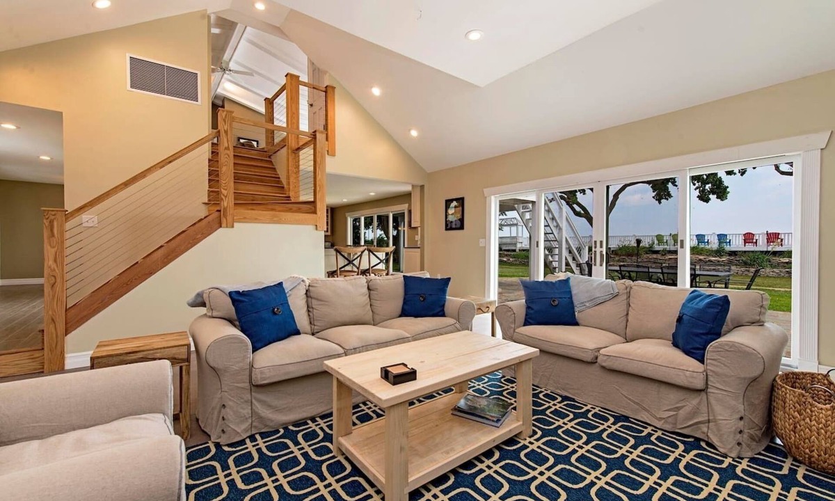 Sandusky House | BeachFront 5BD Steps to Cedar Point Private Beach