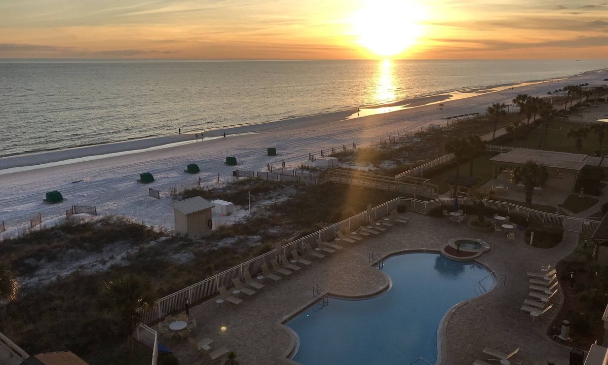 Destin Condo | BEACHFRONT 5TH Floor 2 BEDROOM STEPS AWAY FROM THE WHITE SANDS OF CRYSTAL BEACH