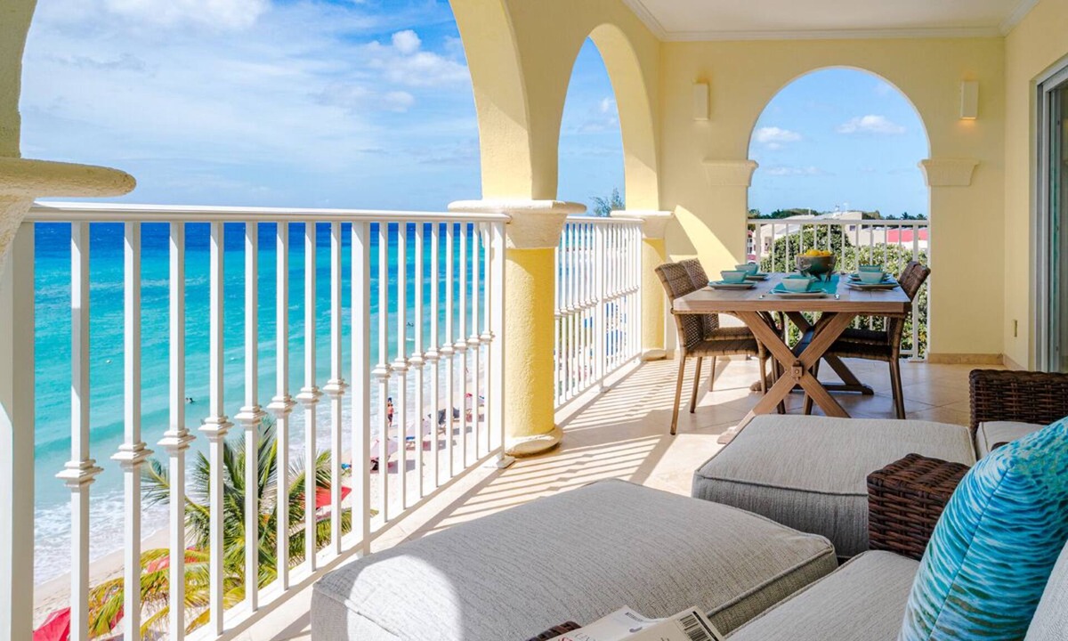Dover Apartment | Beachfront Apt with Pool - Sapphire 401