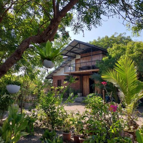 Caba House | Beachfront AC Cave Cabin for 10pax