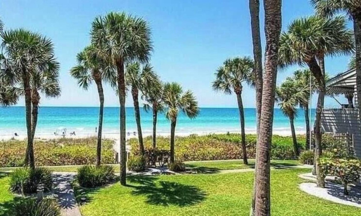 Belleair Beach Condo | Beachfront Aldea 18 in Belleair Beach