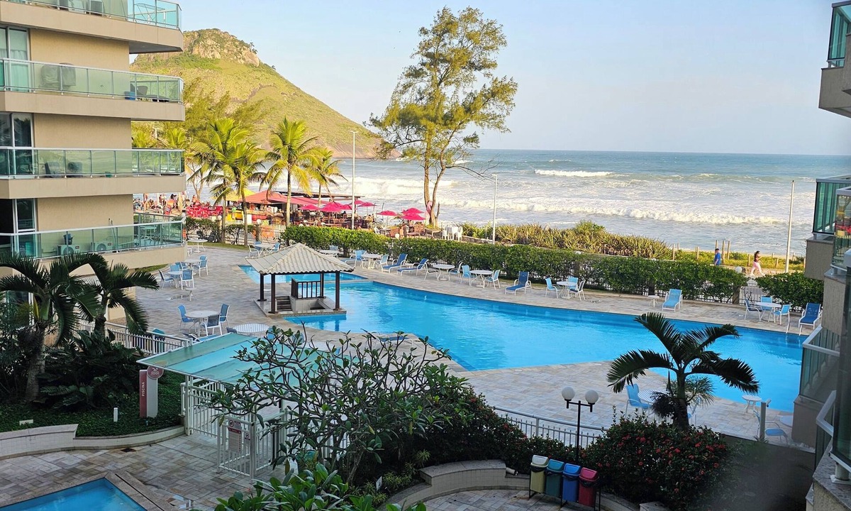 Recreio dos Bandeirantes Apartment | Beachfront apartment with ocean view in Recreio.