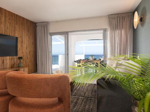 Shaka's Rock Apartment | Beachfront Apartments Shakas Rock - Santorini Estate, Pool, Ocean Views