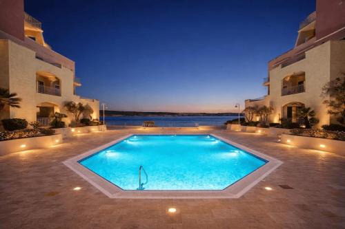 Għadira Apartment | Beachfront Apt with Pool Access