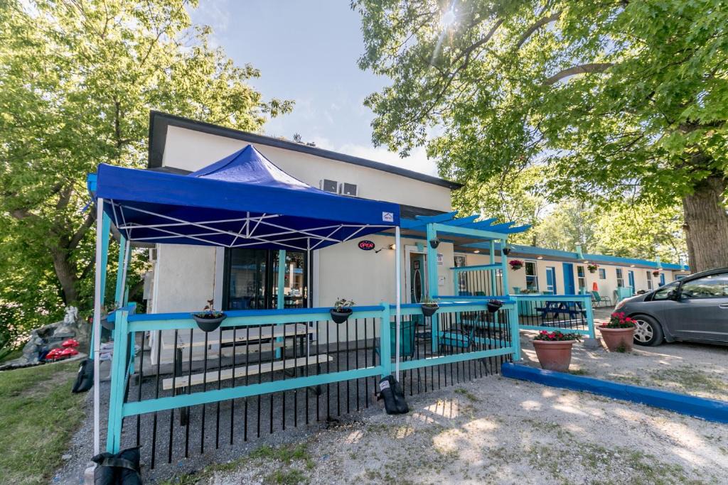 Wasaga Beach Hotel | Beachfront at Beach1 Motel
