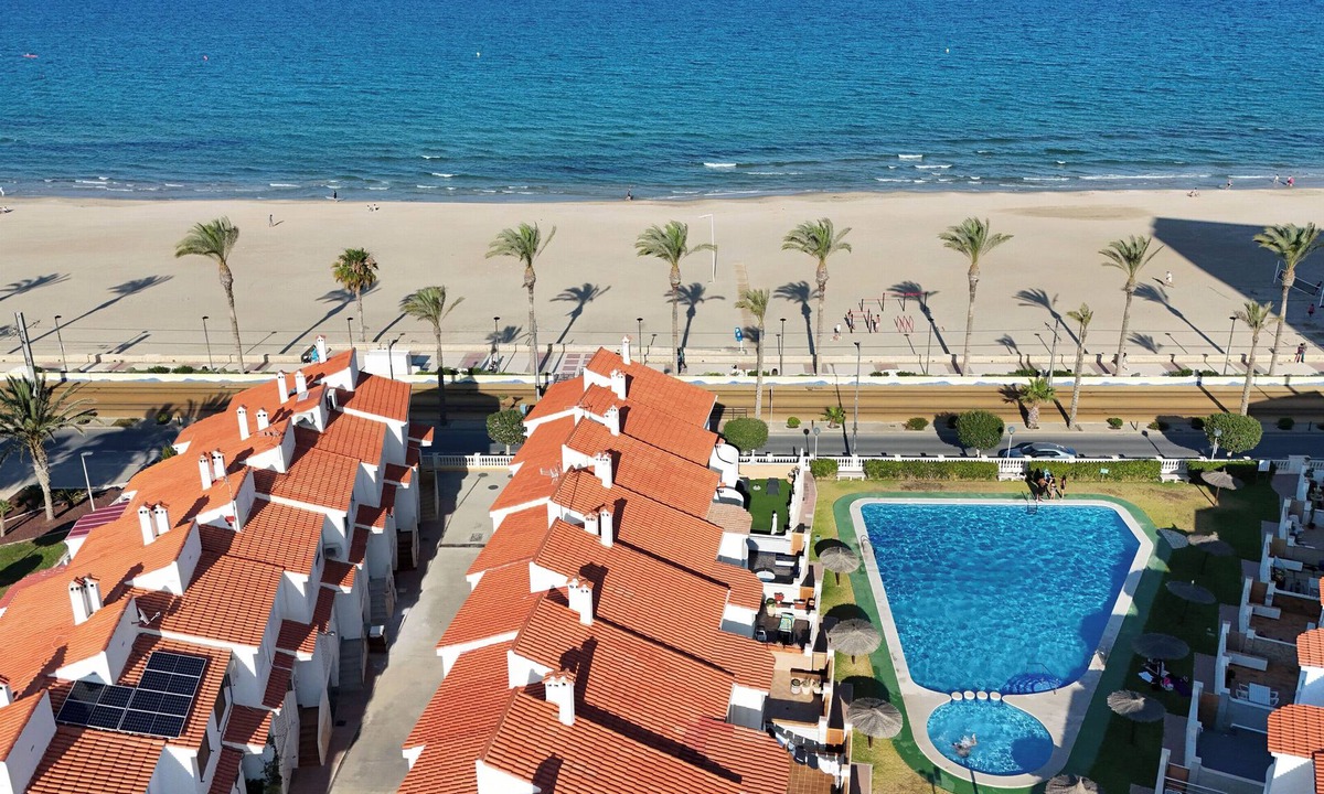 Coveta Fuma Condo | Beachfront Bliss Awaits