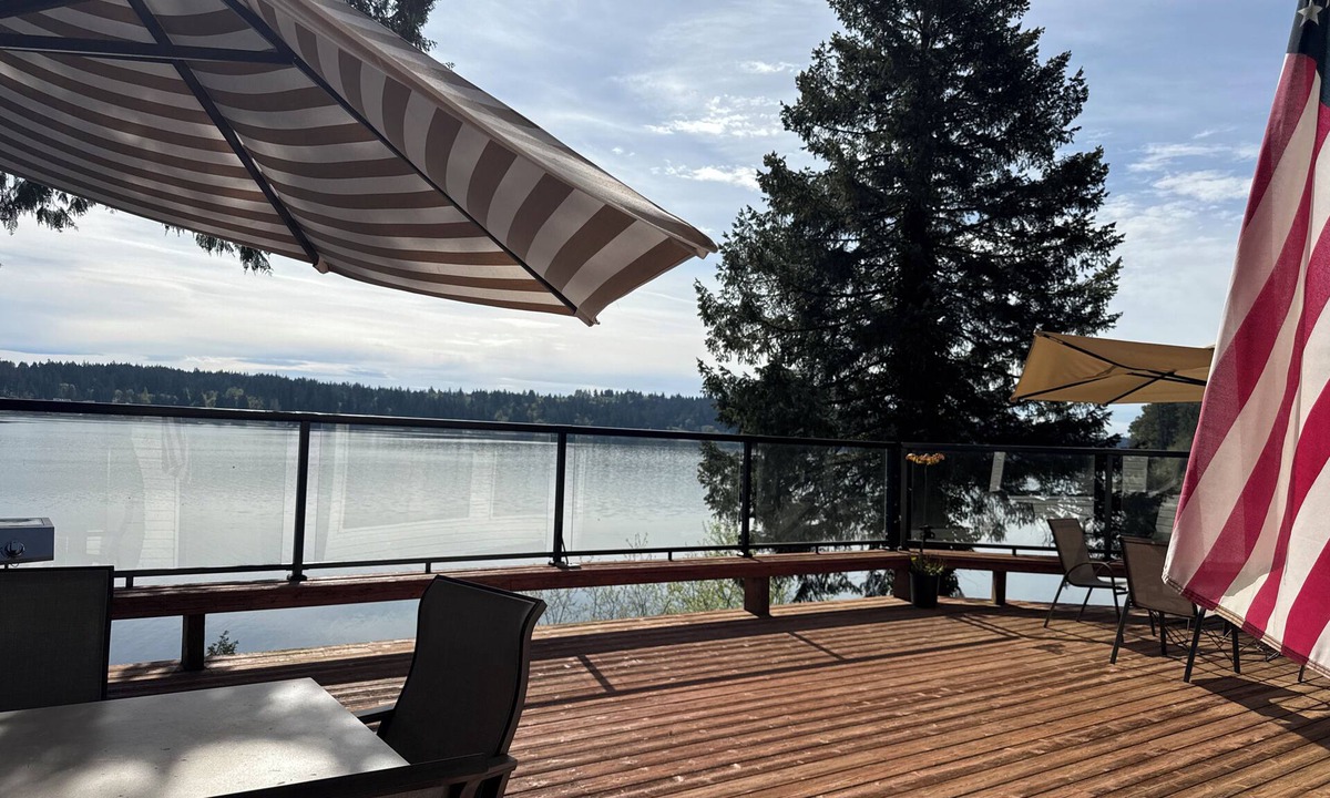 Olympia House | Beachfront Bliss: Private Oyster Beach & Stunning Views