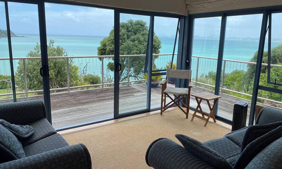 Tutukaka House | Beachfront Bliss Whangaumu Bay Family Getaway