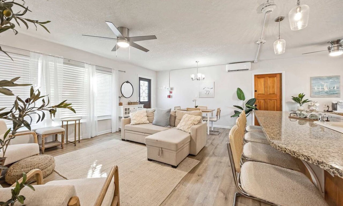 Satellite Beach Apartment | Beachfront block: 4-unit retreat w/backyard