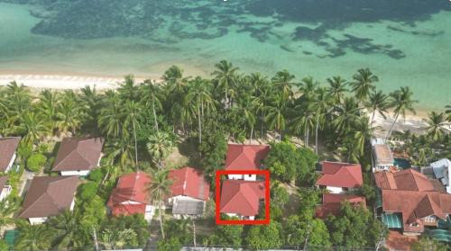 Hua Thanon House | Beachfront Bungalow - Steps Away from the Sea