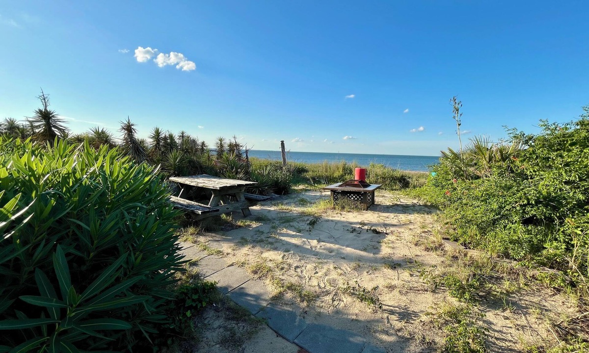 Willoughby Spit House | Beachfront Bungalow w/BEST Location in Ocean View!