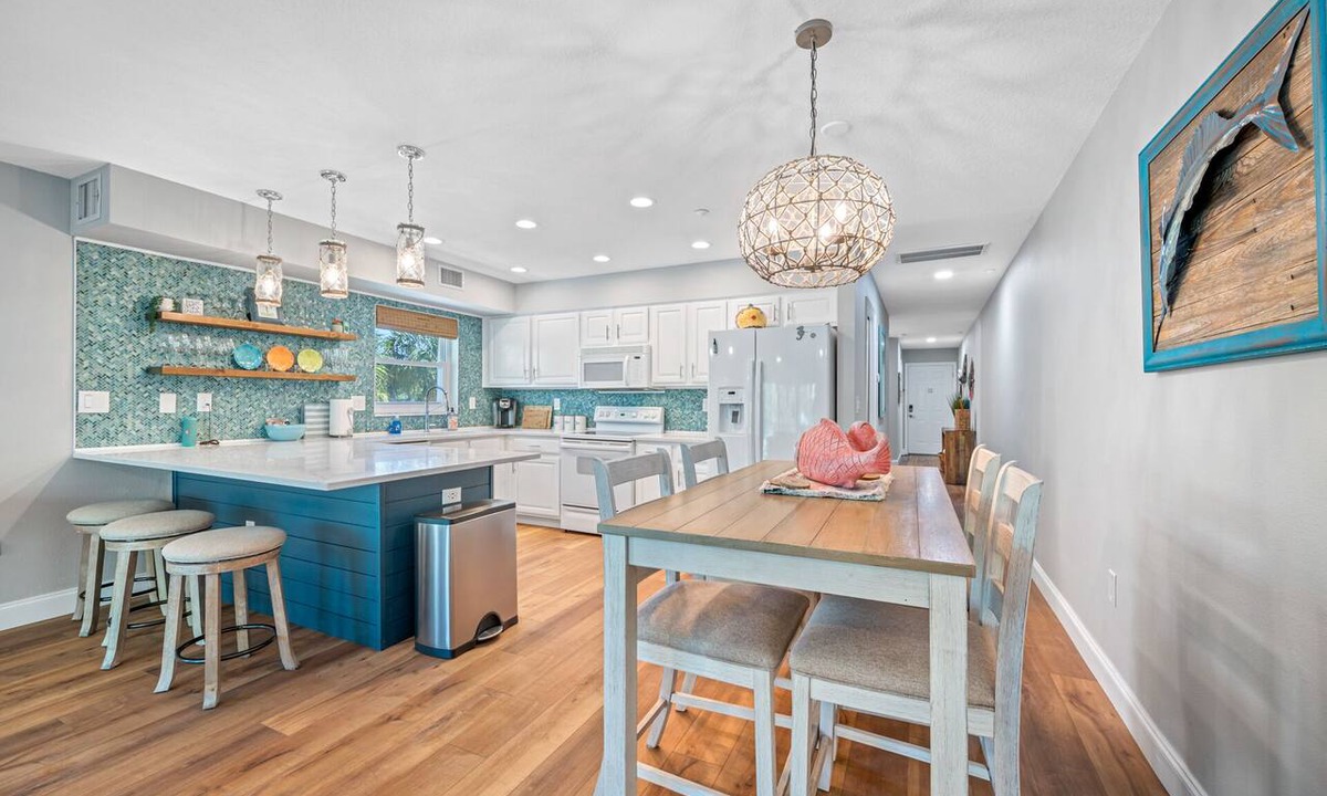 Indian Rocks Beach Condo | 🌊 Beachfront Condo in Indian Rocks Beach | Beachside Villas 104A | Pool!
