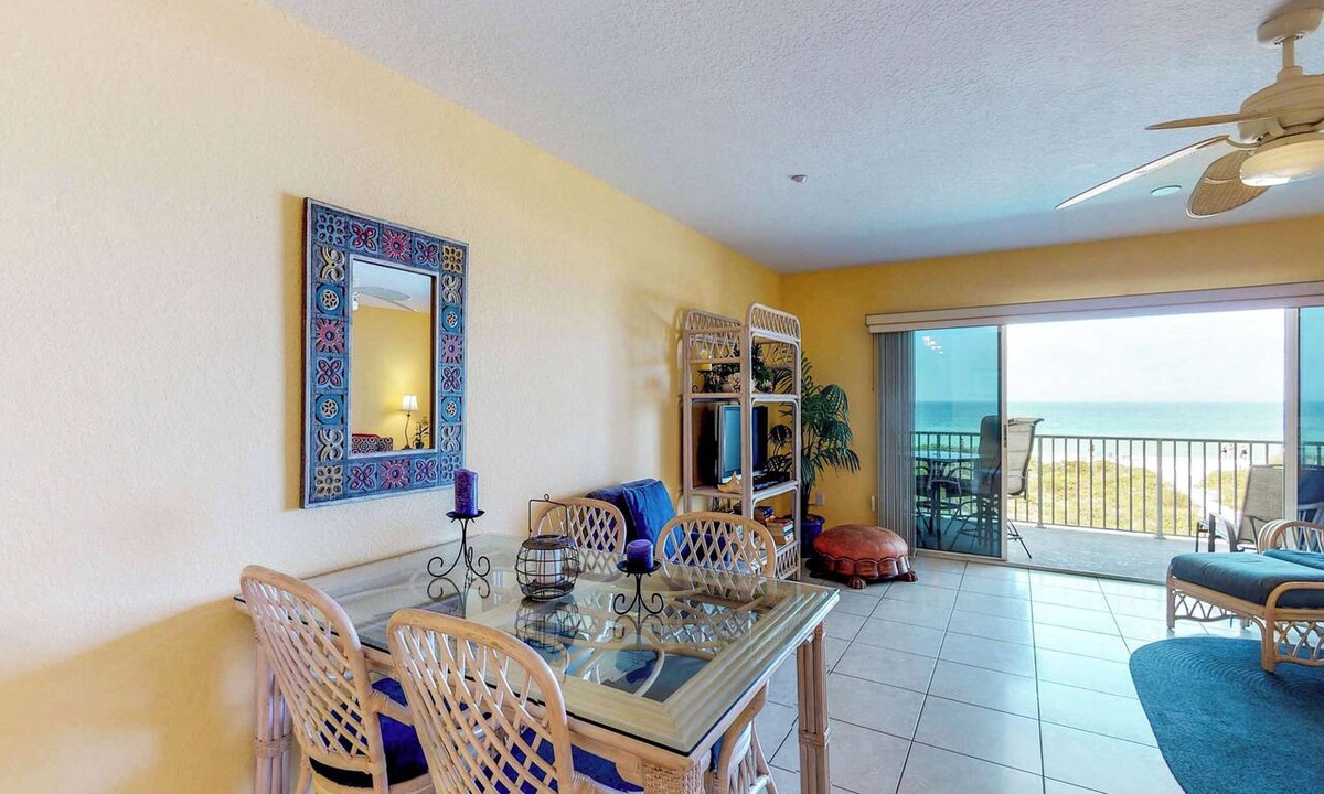 Independence Square Condo | Beachfront condo with washer dryer pool and hot tub dog friendly