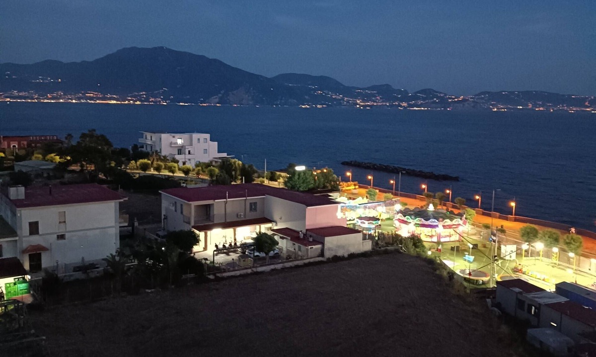 Torre del Greco Apartment | Beachfront - Capri Studio apartment x 2 people on the waterfront with Capri view