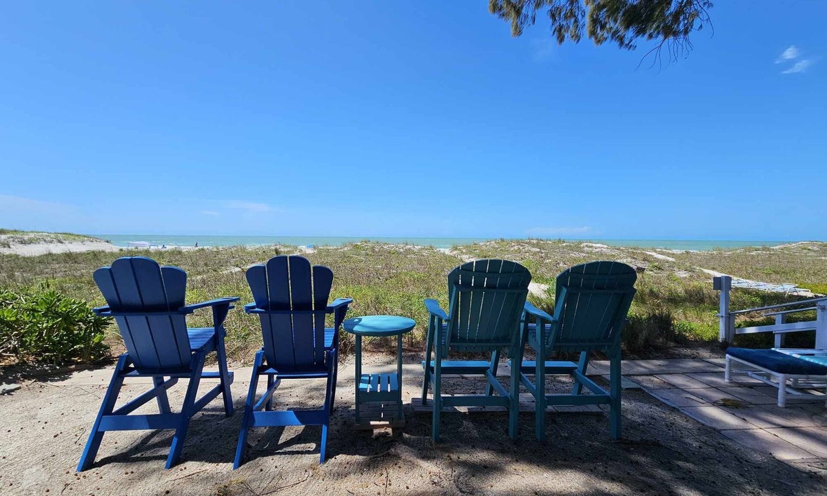 Independence Square Cottage | Beachfront Cottages GARDEN at Beautiful Sandy Shores on Gulf of America