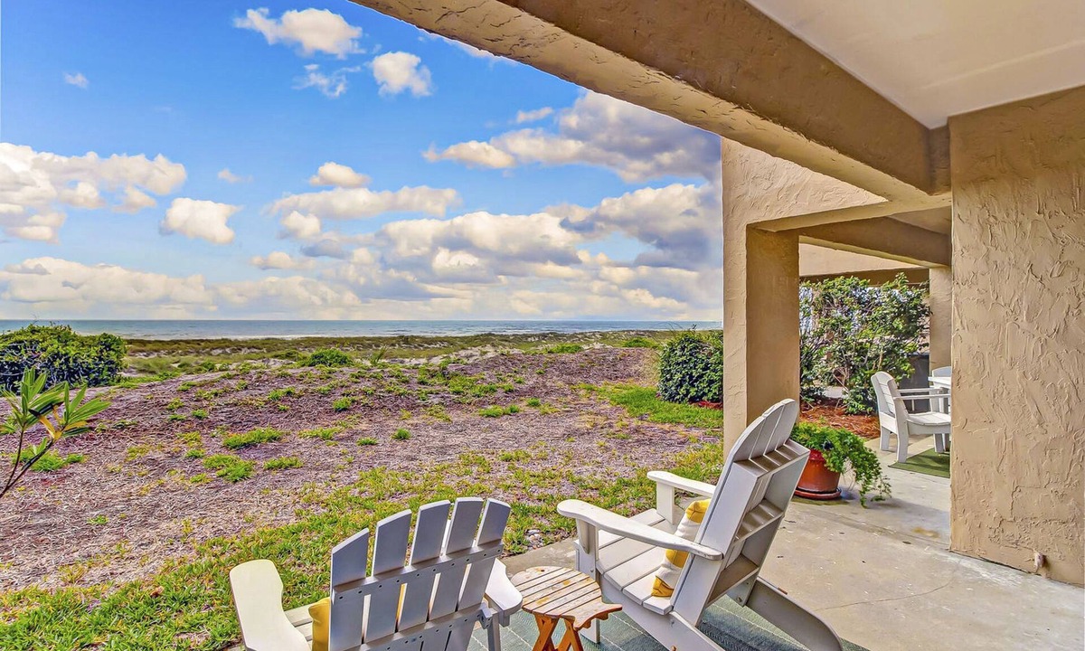 Amelia City Condo | Beachfront condo with outdoor pool, patio & washer/dryer - dog-friendly