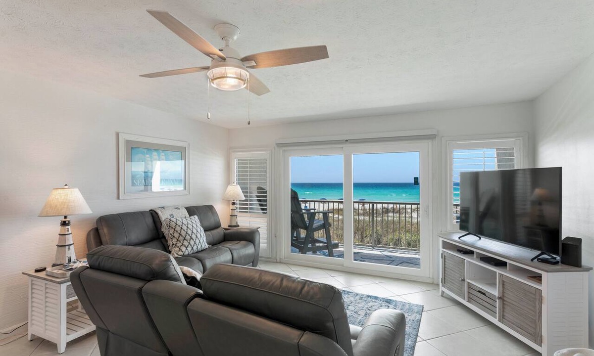 Destin Condo | BEACHFRONT Condo 105, wake up to sunshine. Destin Seafarer