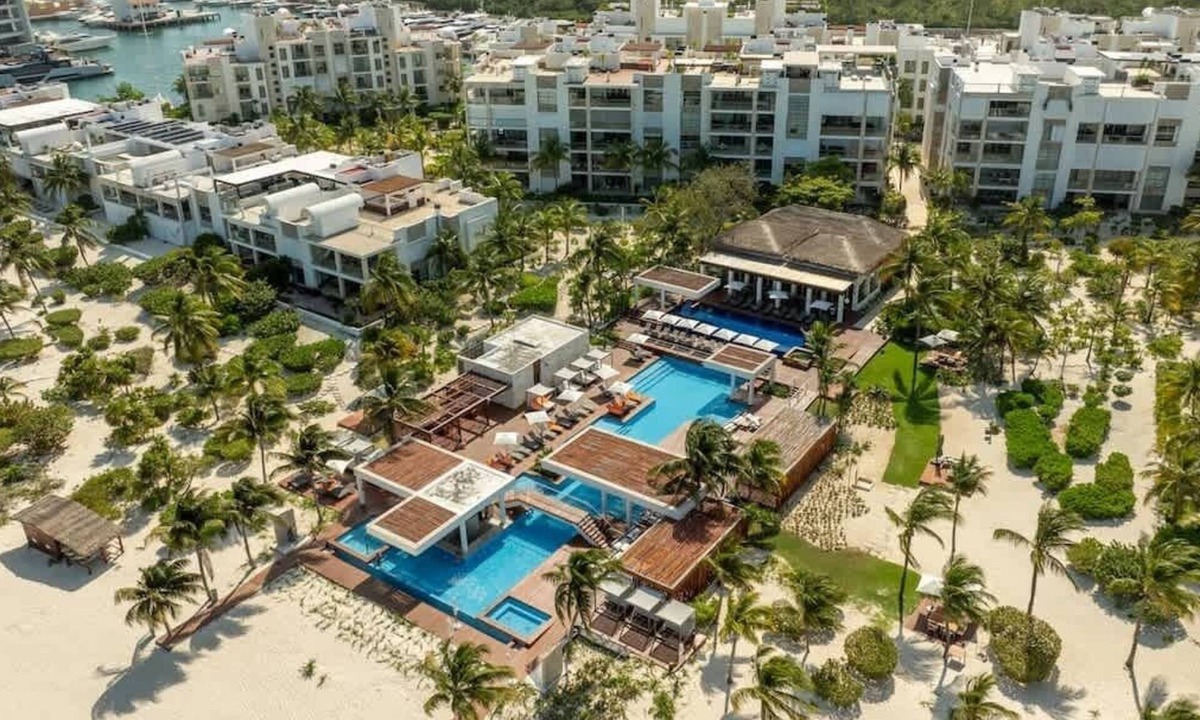 Playa Mujeres Apartment | Beachfront Condo | 3BR | Pool & Premium Amenities