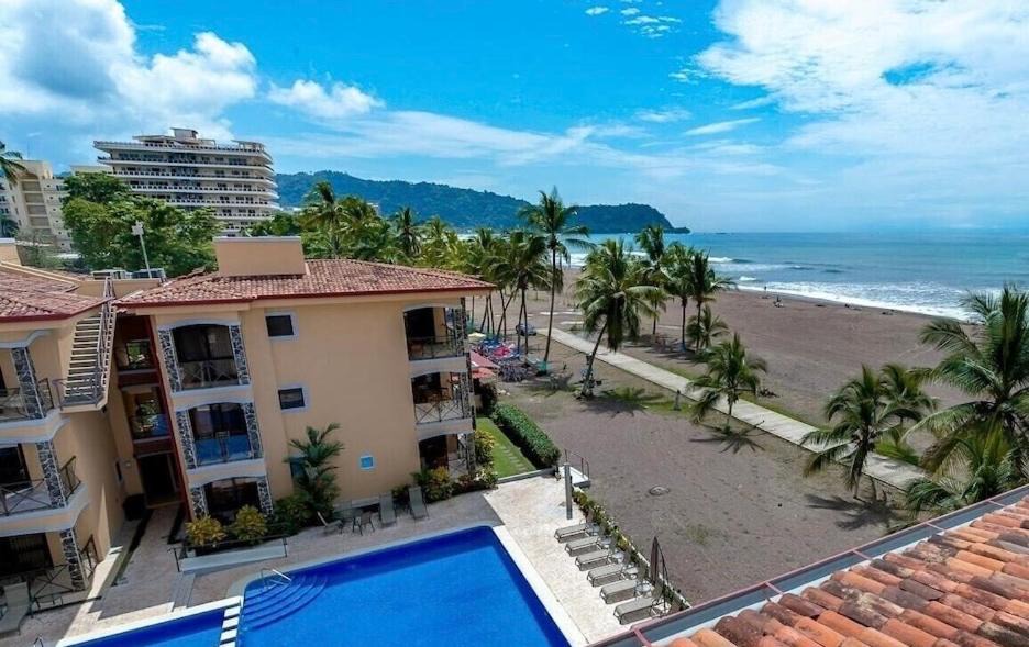 Barrio Los Villalobos Apartment | BEACHFRONT Condo Bahia Encantada L1 Jaco Beach