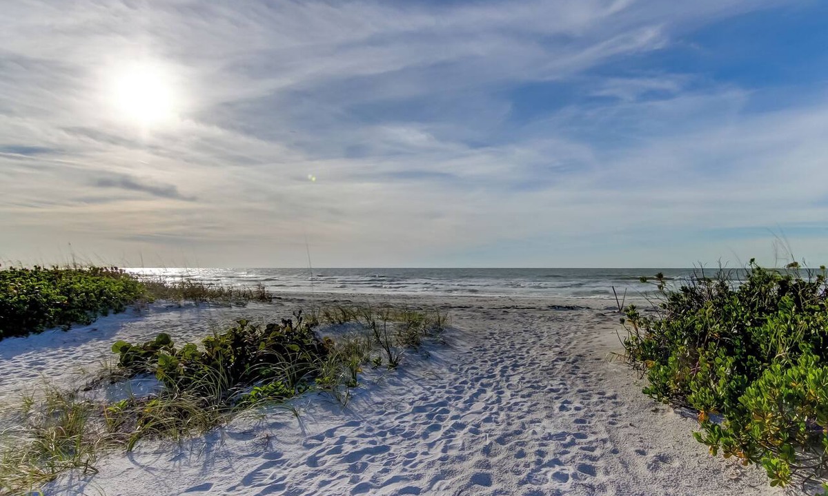Sand Key Condo | Beachfront Condo - Beautiful, Spacious, Updated - 2 Bedroom/2 Full Bath Condo