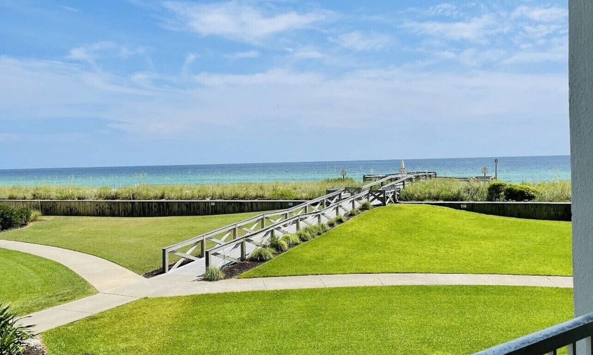 Holiday Isle Condo | Beachfront Condo in the heart of Destin!