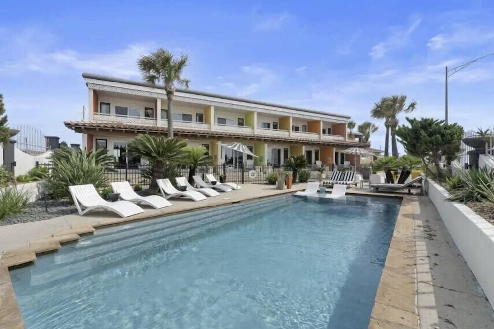 San Jacinto Condo | Beachfront Condo | Pool + Hot Tub | Near Seawall