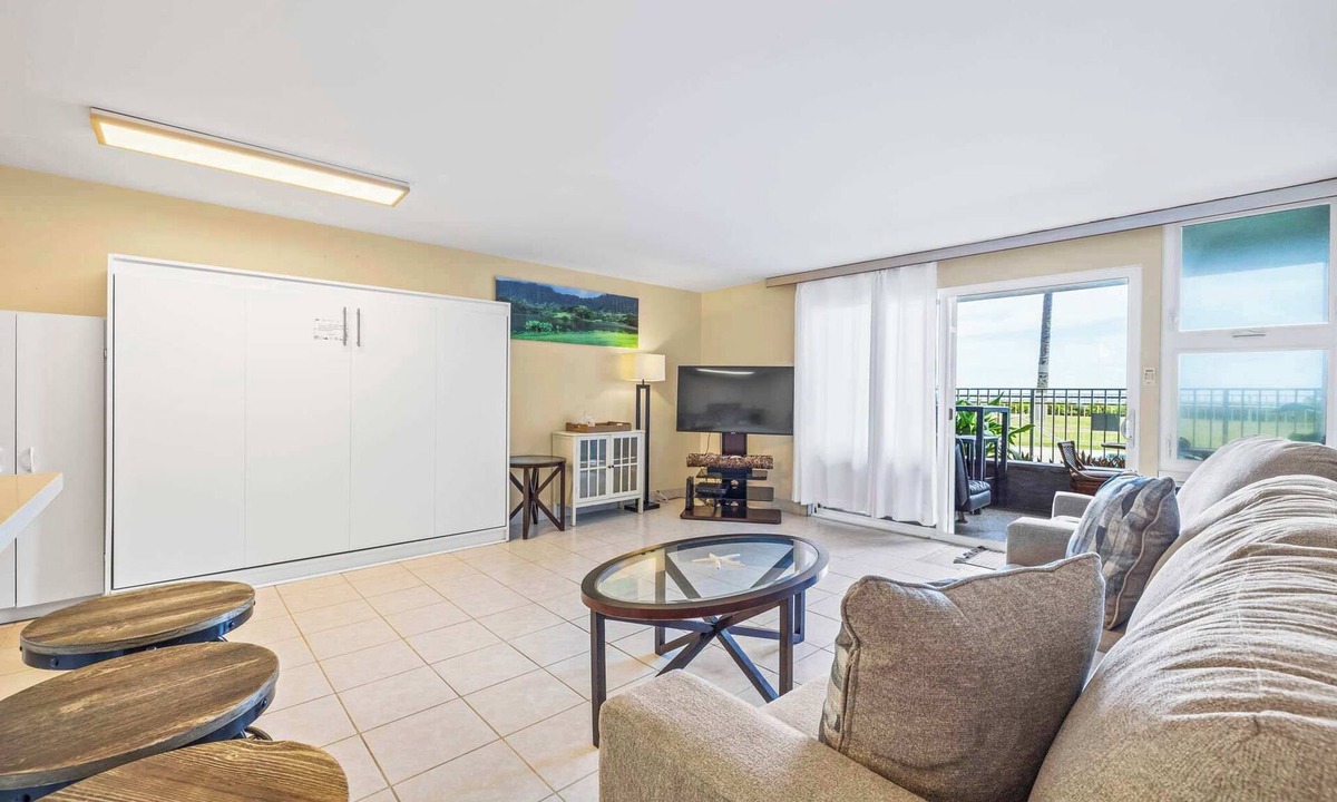 Punaluu Condo | Beachfront Condo Steps to Beach & Pool