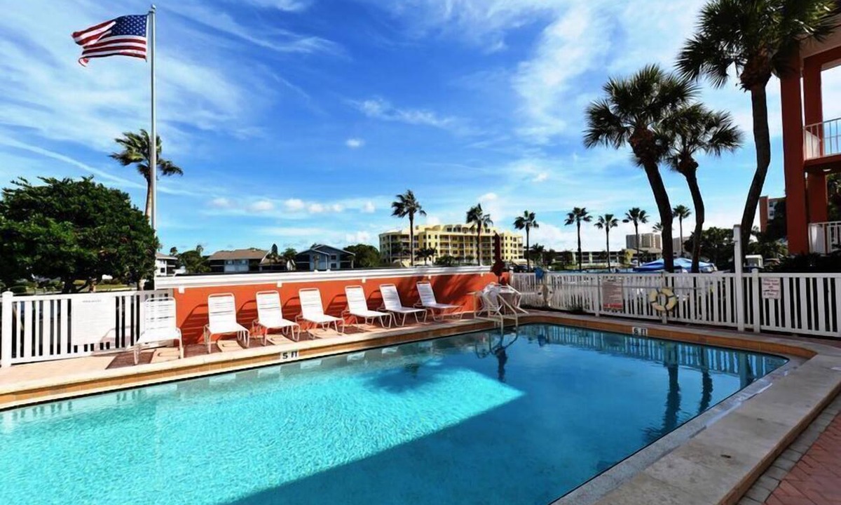 Siesta Key Condo | BEACHFRONT CONDO - THREE BEDROOM - HEATED POOL - FREE BOAT DOCKS - RENOVATED