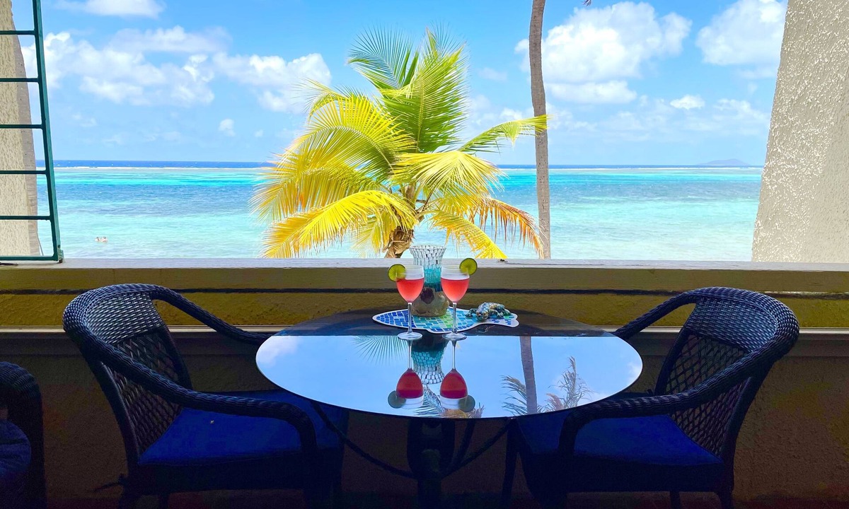 Estate Golden Rock Condo | Beachfront Condo in Christiansted with Ocean View