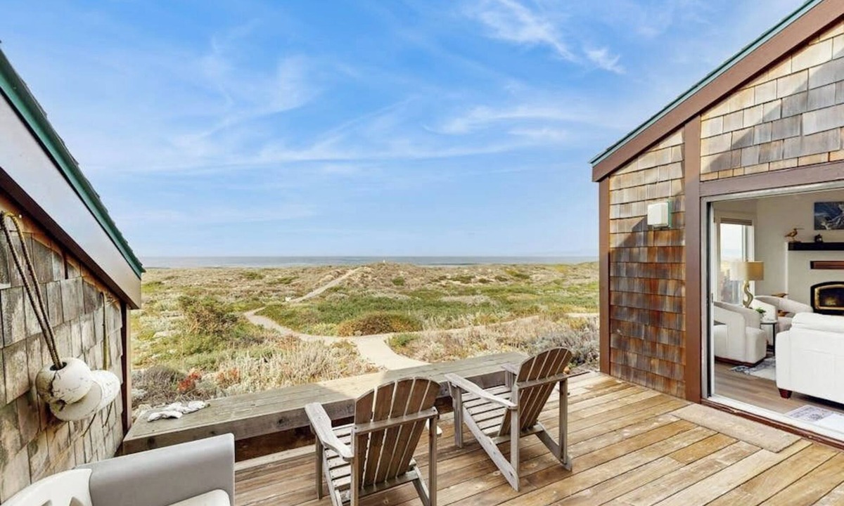 Castroville Condo | Beachfront condo with private patio, beach access, shared pool & hot tub.
