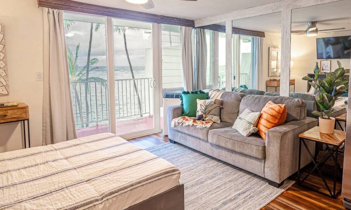Punaluu Condo | Beachfront Condo with Amazing View