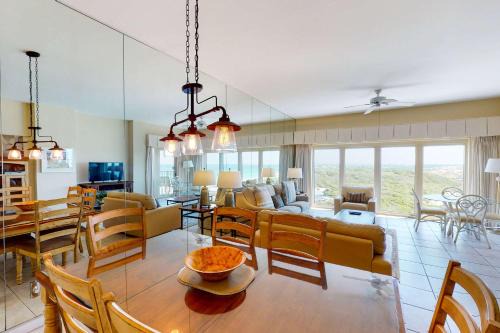 Sandestin Apartment | Beachfront Condo with Balcony Pool and Hot Tub