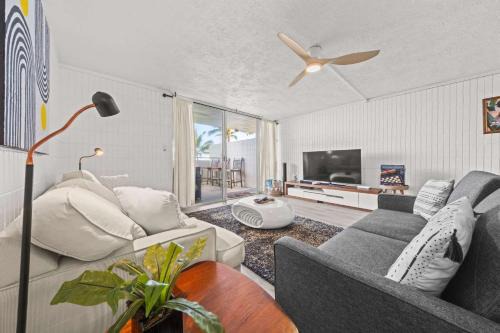 Punaluu House | Beachfront Condo with Ocean View