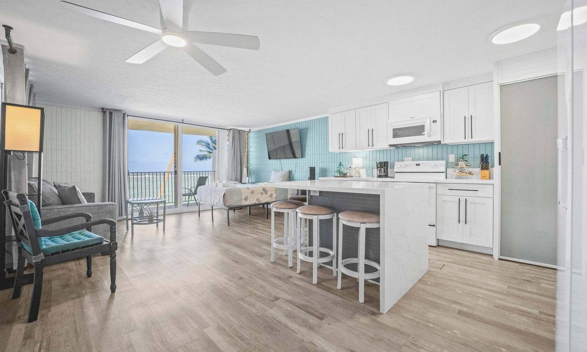 Punaluu Condo | Beachfront Condo with Private Lanai & Views